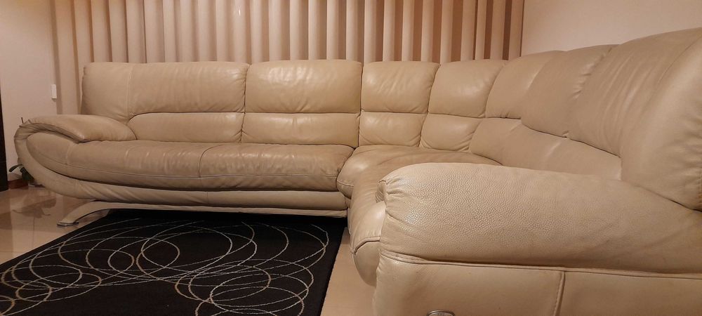 Sofá em pele para 6 pessoas