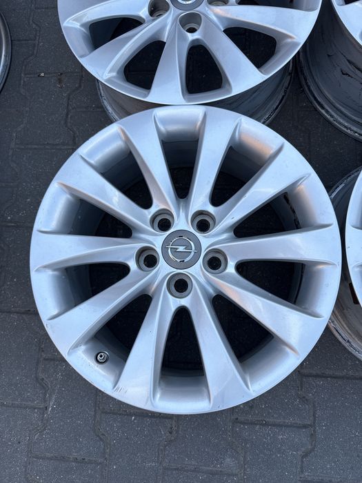Felgi aluminiowe 18 cali 8J 5x120 et 42 Opel Insignia