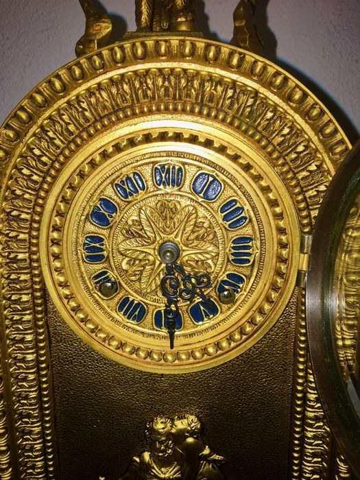 Relógio de mesa a corda em puro bronze, Napoleão III Francês