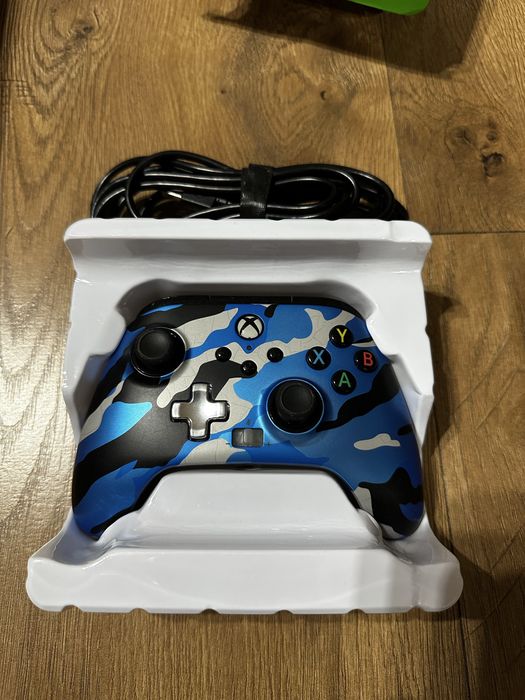 XBOX ONE 1TB + Kinect + Pad