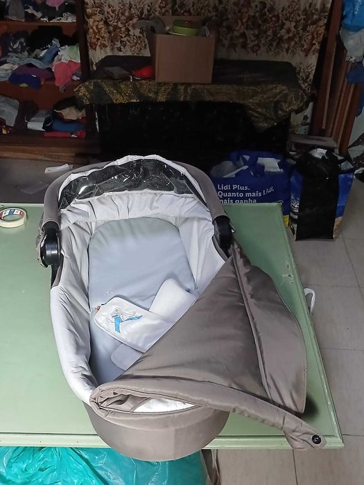 Carrinho-cama para bebé