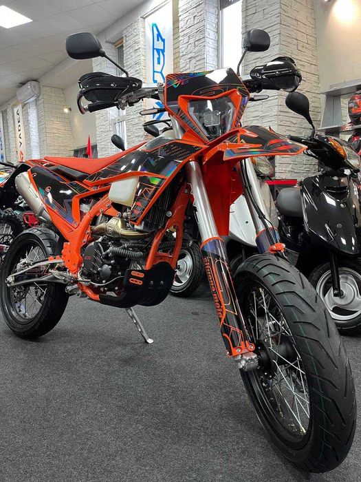 Мотоцикл STN V8 Motard