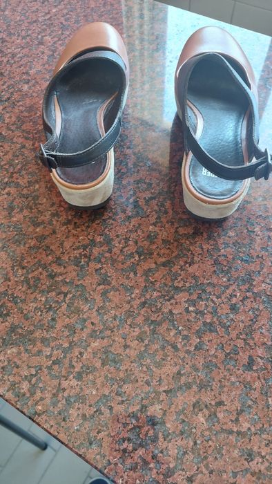 Sapatos de verão, da marca  Camper, com um design bonito