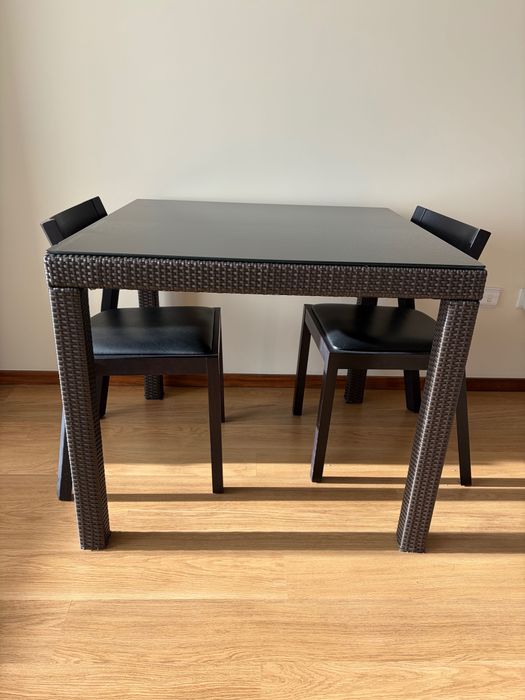 Mesa + 2 cadeiras