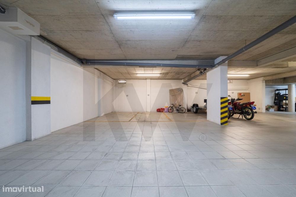 Apartamento T3 com Suite, Arrecadação e Garagem para 3 Carros