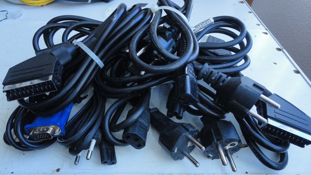 Cabos para computadores e TV