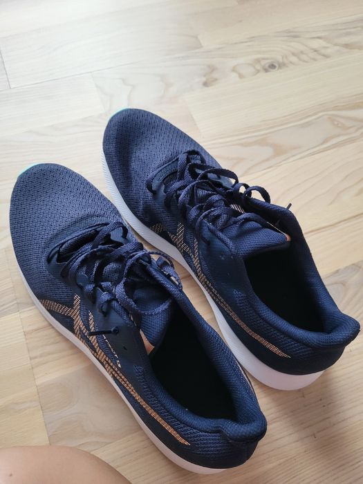 Нові кросівки Asics