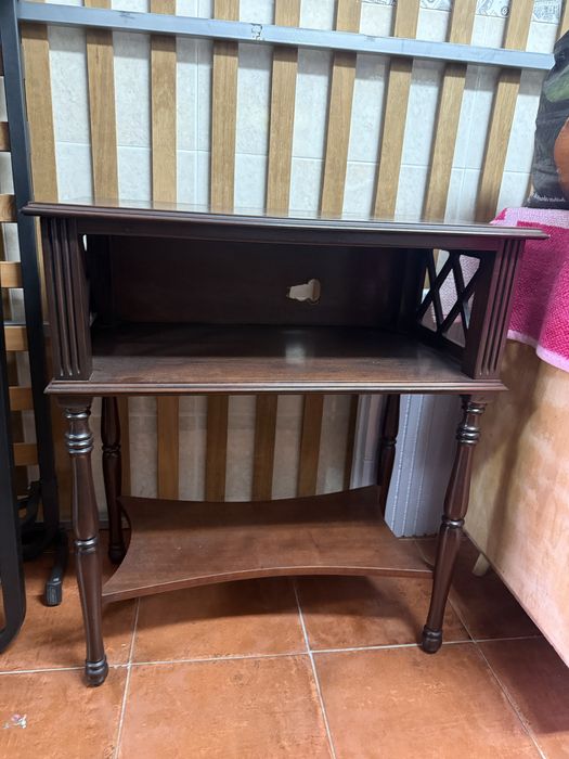 Consola madeira escura