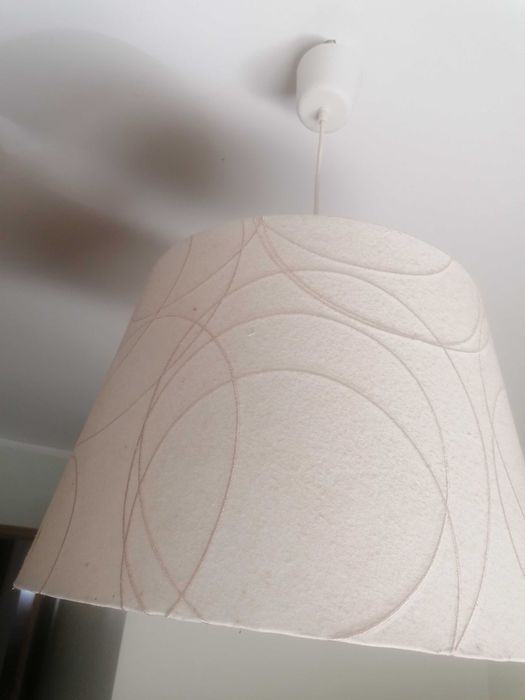 Tapetes, candeeiro e varões