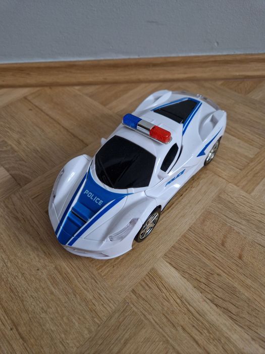 Auto policyjne zamieniające się w transformers