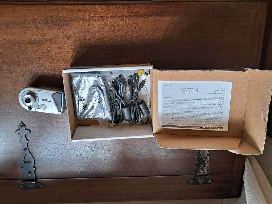 Portable Digital Camera and Video Recorder64551344476290122