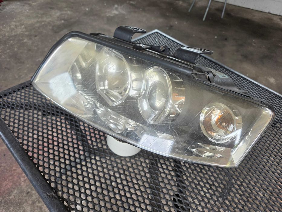 lampa lewa przód przednia Audi a4 b6 02 rok Europa oryginalna 2.0 benzyna