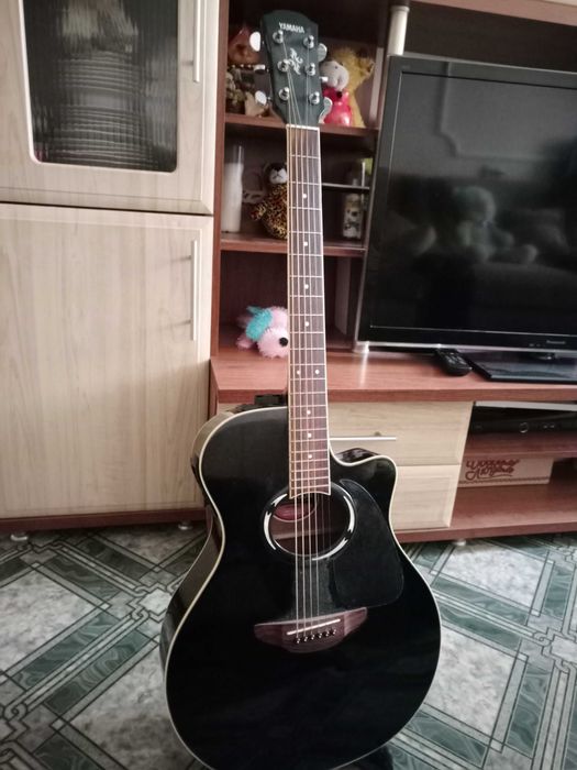 Електроакустична гітара YAMAHA APX500 II