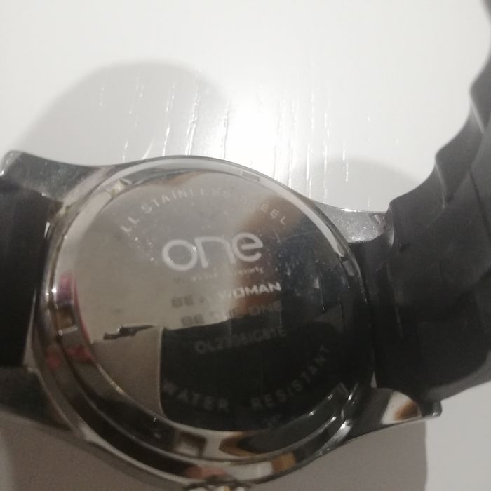 Relógio ONE falta 1 brilhante apenas