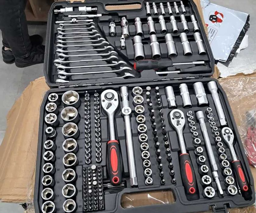 Набори інструментів від 40 до 216ел Наборы инструментов головок ключей