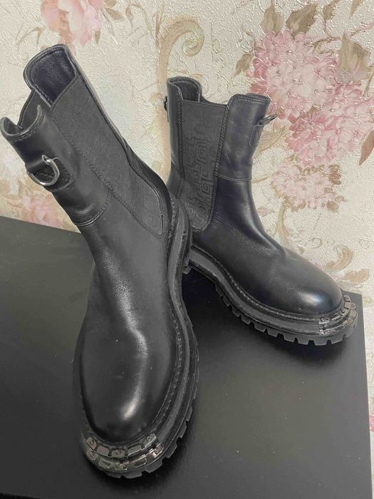 Черевики жіночі.