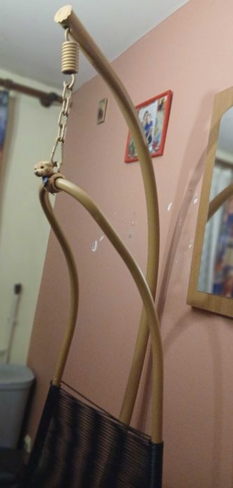 fotel bujany - czarny na stalowym ruszcie