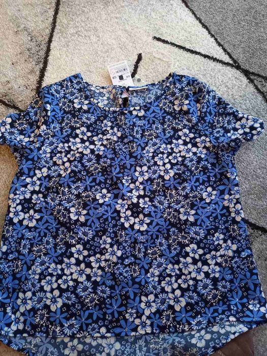 Жіноча блуза з квітковим принтом