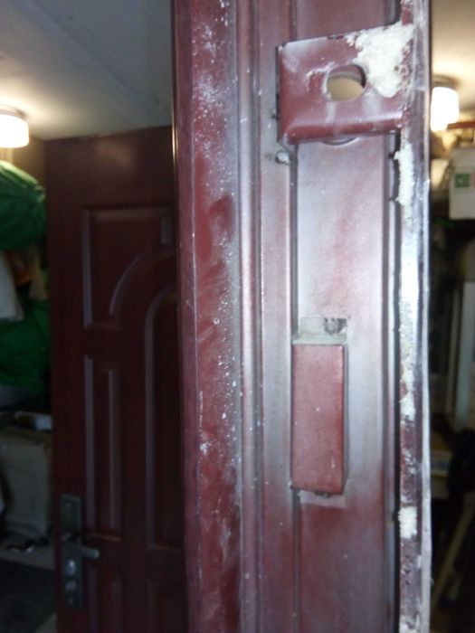 Продам дверь входную (фабричный Китай) 860*2050 левая!!!Б.У