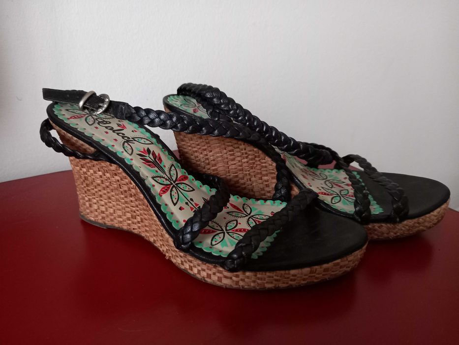 Sandálias em cunha Colcci - 38