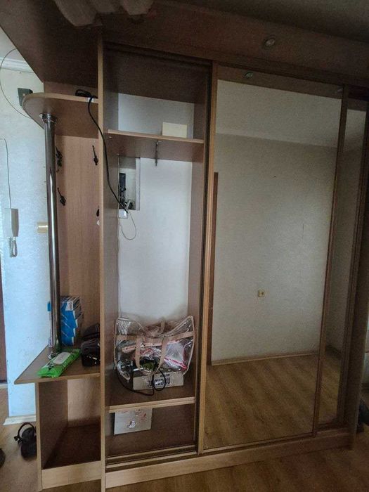 Шафа купе з дзеркалами