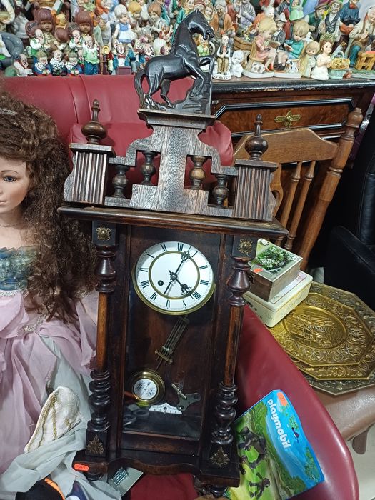 Годиник настінний у відмінному стані, привезений із Голандії