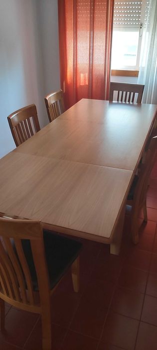 Mesa de jantar com abas e 6 cadeiras