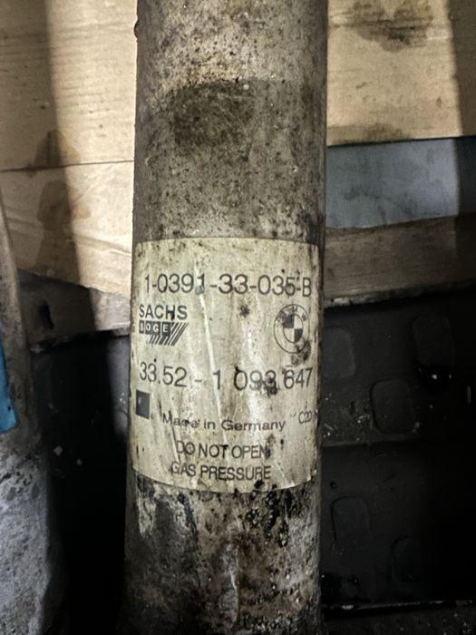 Продам стойки комплект БМВ Е39