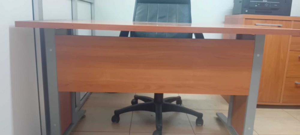 Secretária escritório 120x80x75 (Altura)