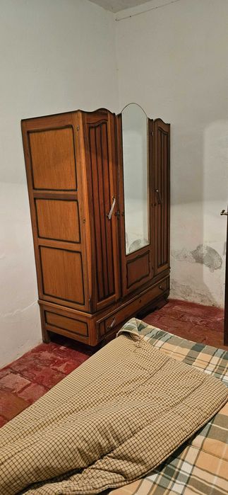 Quarto Completo – Cama + Mesa de Cabeceira + Roupeiro