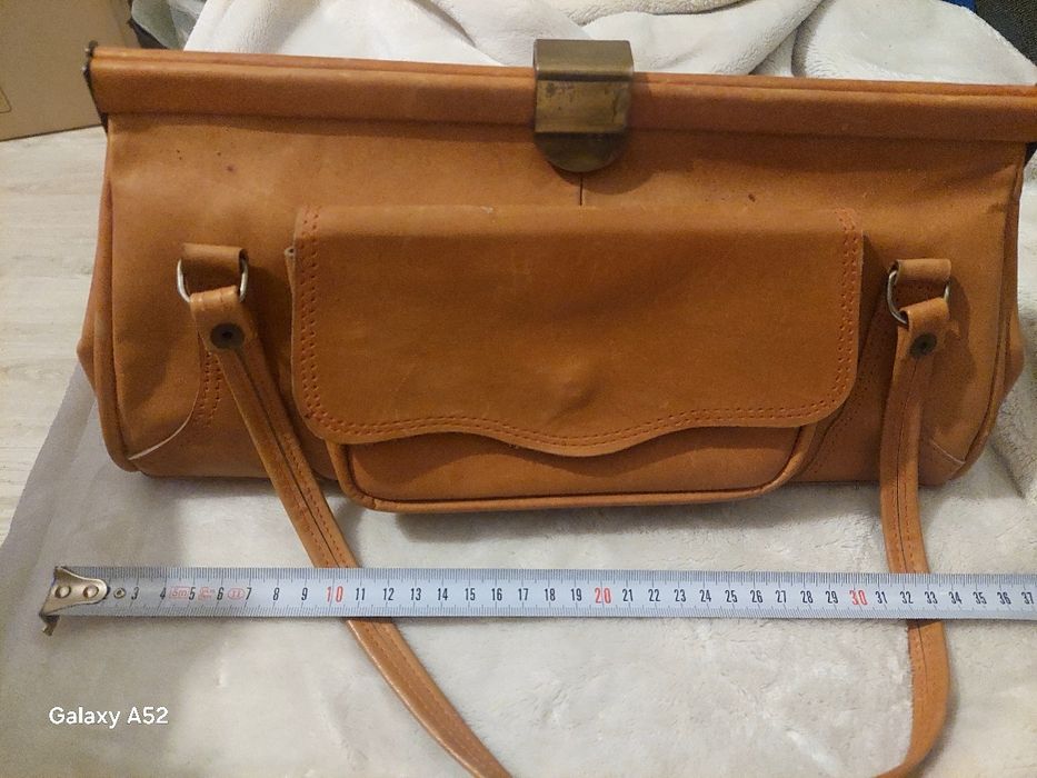 Piękna torebka  : kuferek na ramię lub do ręki ze skóry naturalnej