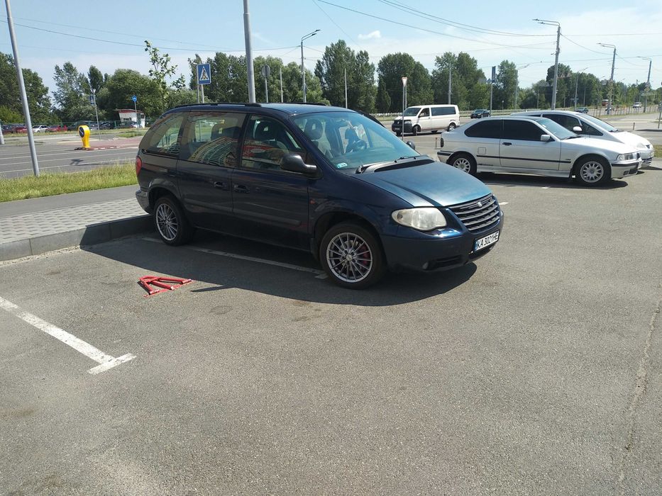 Продам Крайслер Вояджер автомат