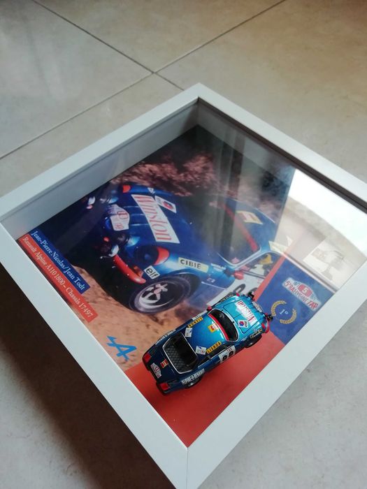 Novo Preço - Moldura com poster único Alpine A110