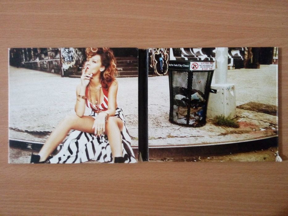 RIHANNA - Talk That Talk Deluxe Edition c/ extras