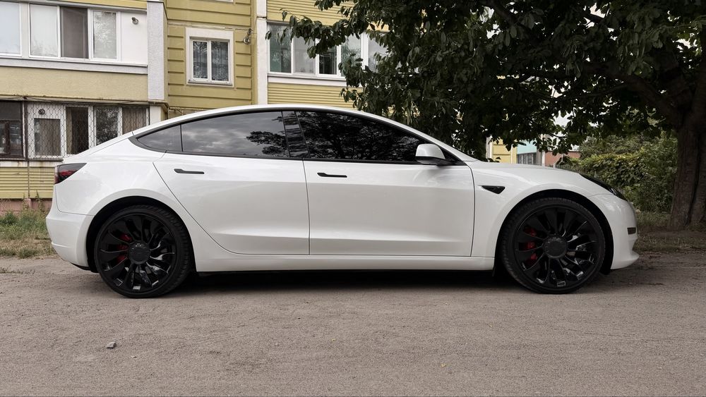 Tesla model 3 performance