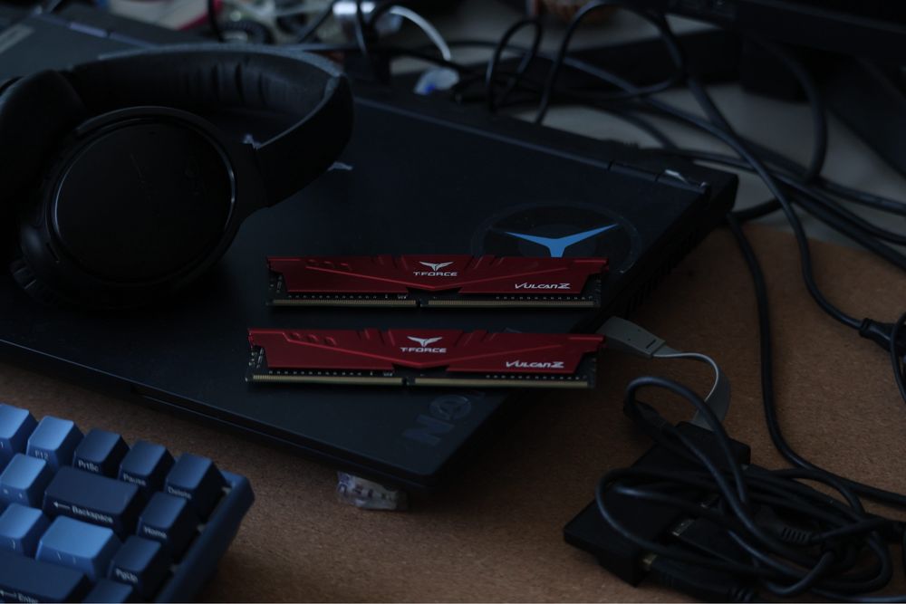 2x8gb RAM t force vulcan z 3200MHz DDR4 vermelhas
