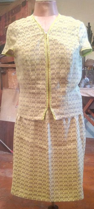 Отдам  жакеты и костюмы женские