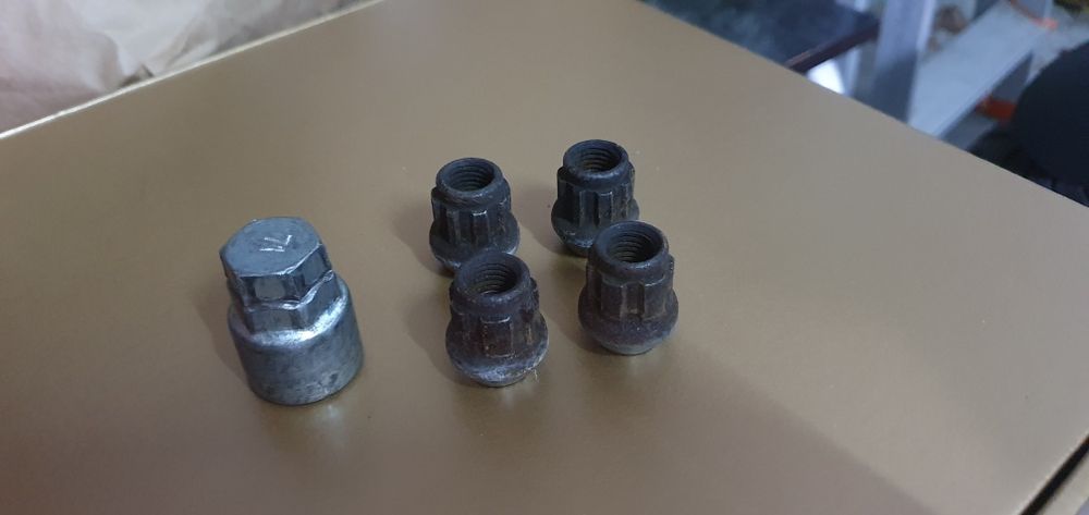 Parafusos antiroubo Ford Focus