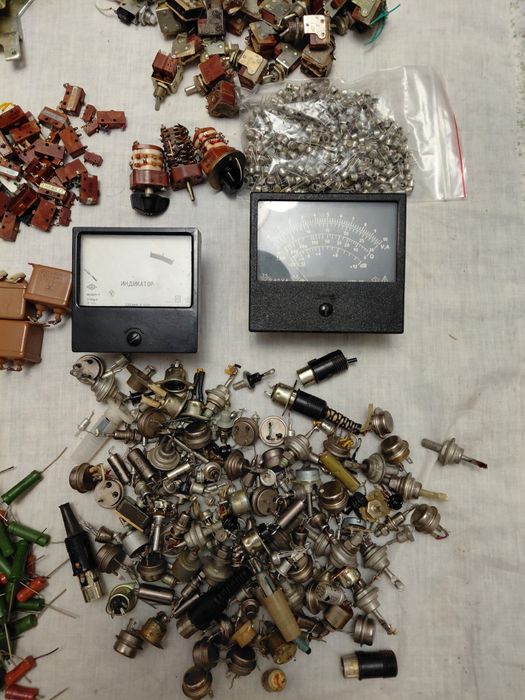 Радіодеталі  різні по фотографіях. Ціна договірна.