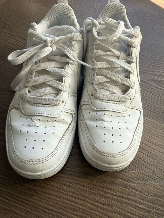 Tenis nike brancos