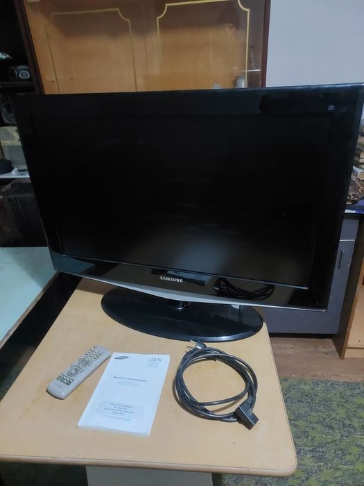 Плоский телевизор Самсугн. Торг