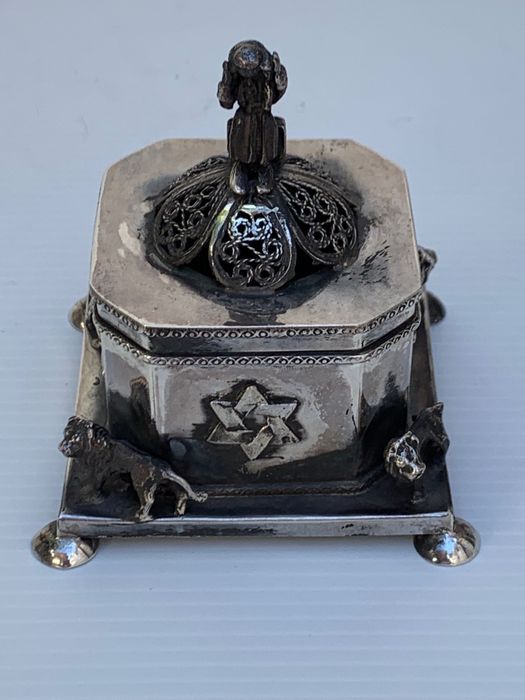 Caixa antiga , Judaica para ervas aromáticas , Séc. 19