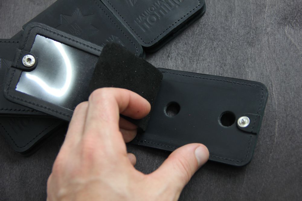 Обкладинка для жетона і посвідчення національної поліції.