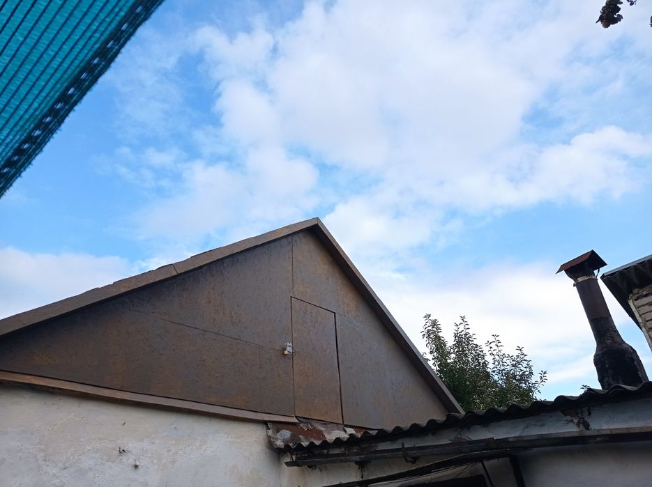 Продаю дом - 4 ком., можно на 2 семьи, космет ремонт. Район 8 Военная