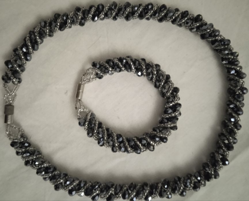 Жіночі прикраси.