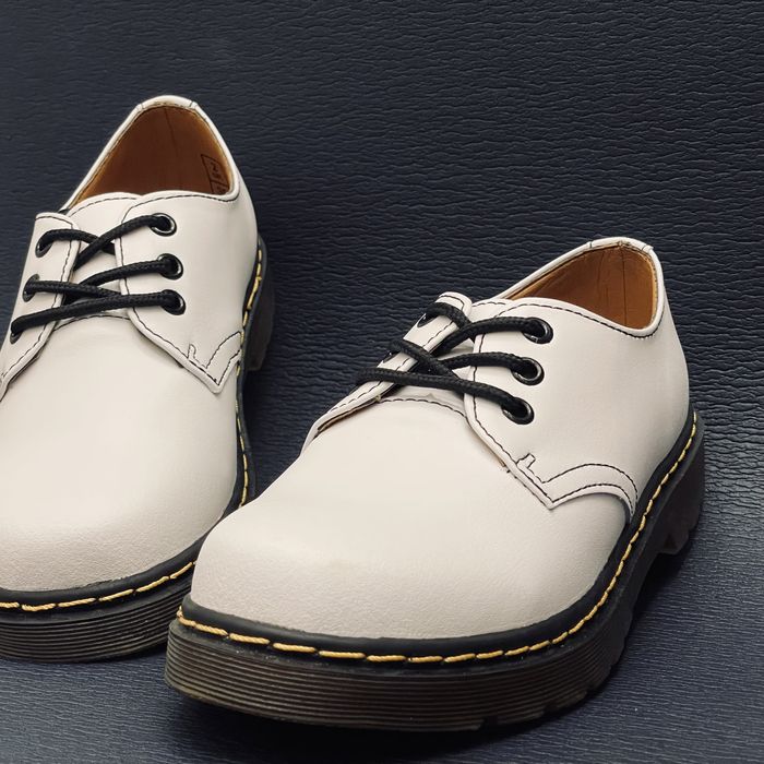 Eleganckie glany półbuty martensy Oxfordki klasyczne