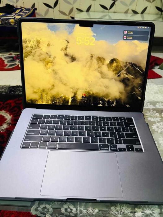 Macbook Air M2 15 inch