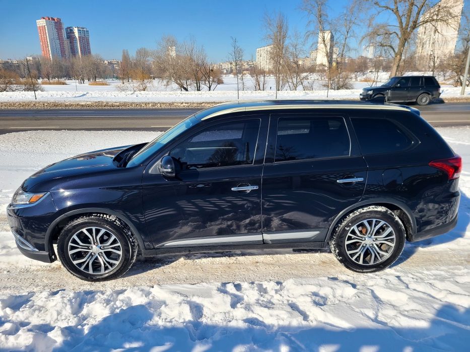 Mitsubishi Outlande 2017 2.4 газ-бензин