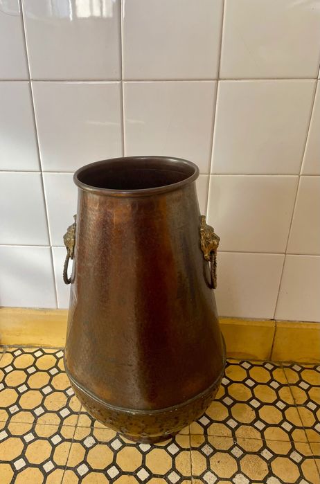 Pote em cobre antigo