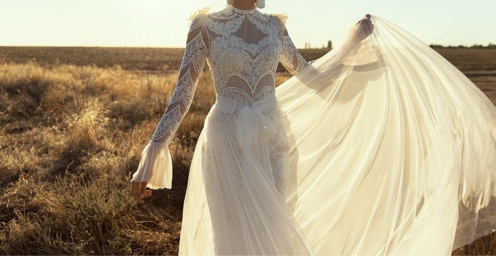 Весільна сукня.